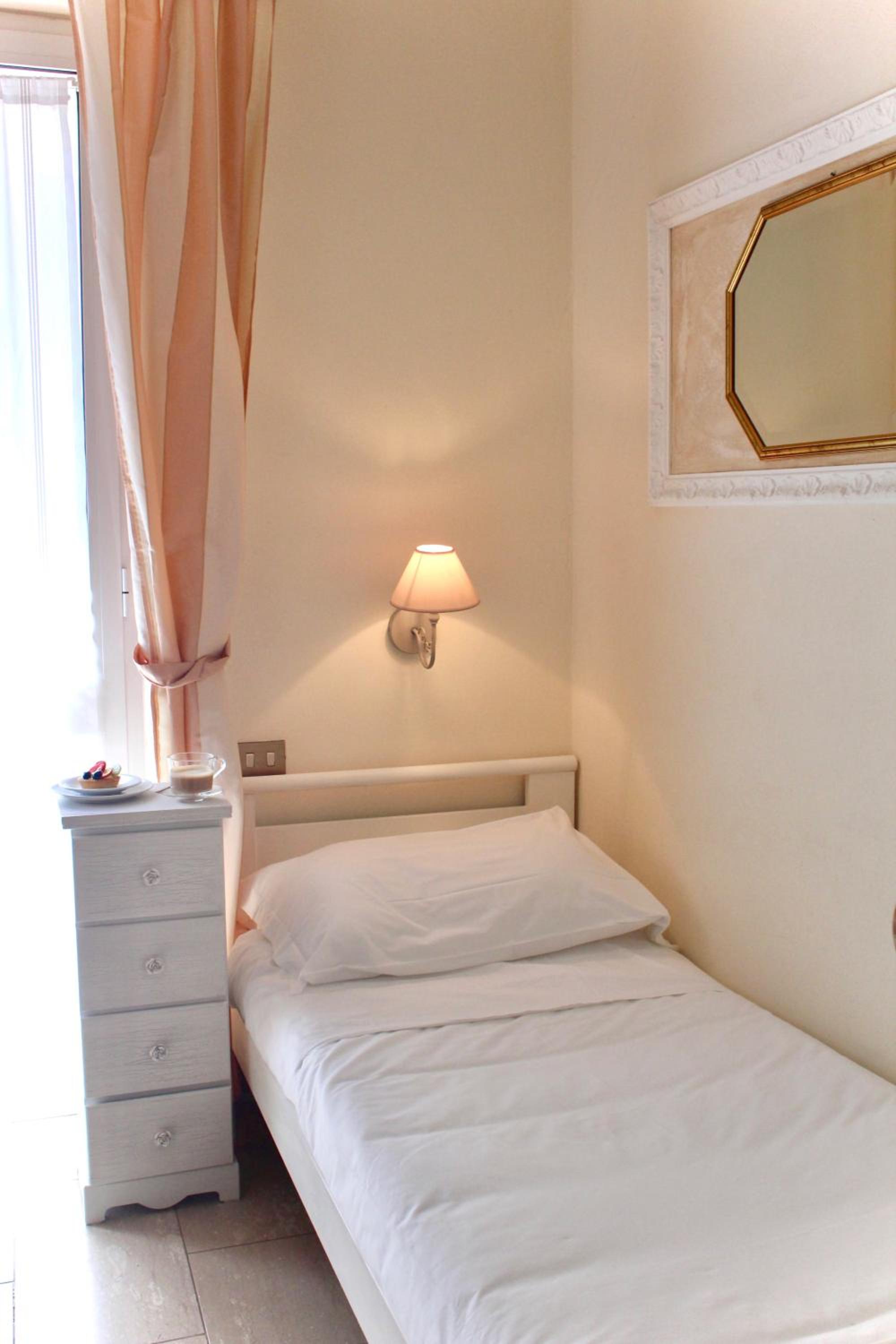 Room, Single