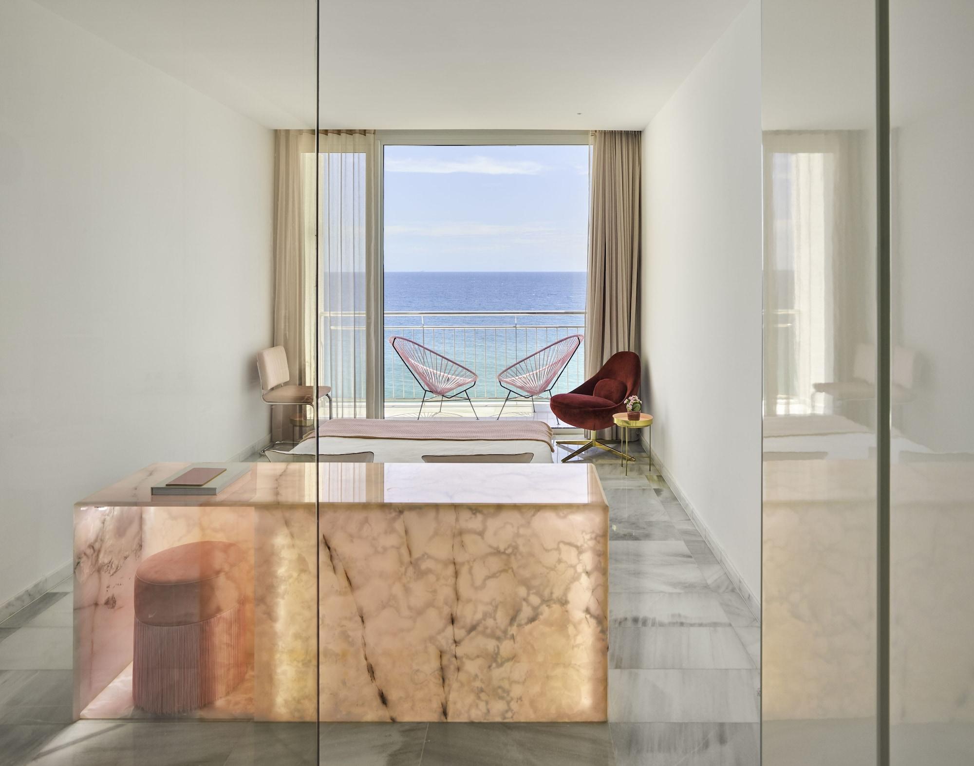 Room, Balcony