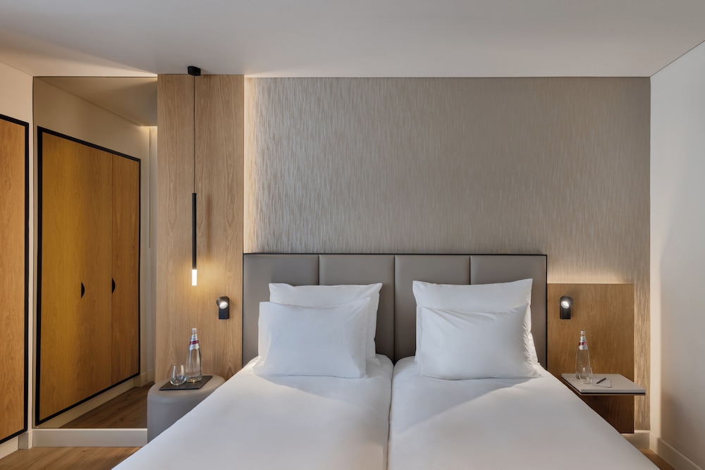 FAMILY, MULTIPLE BEDS