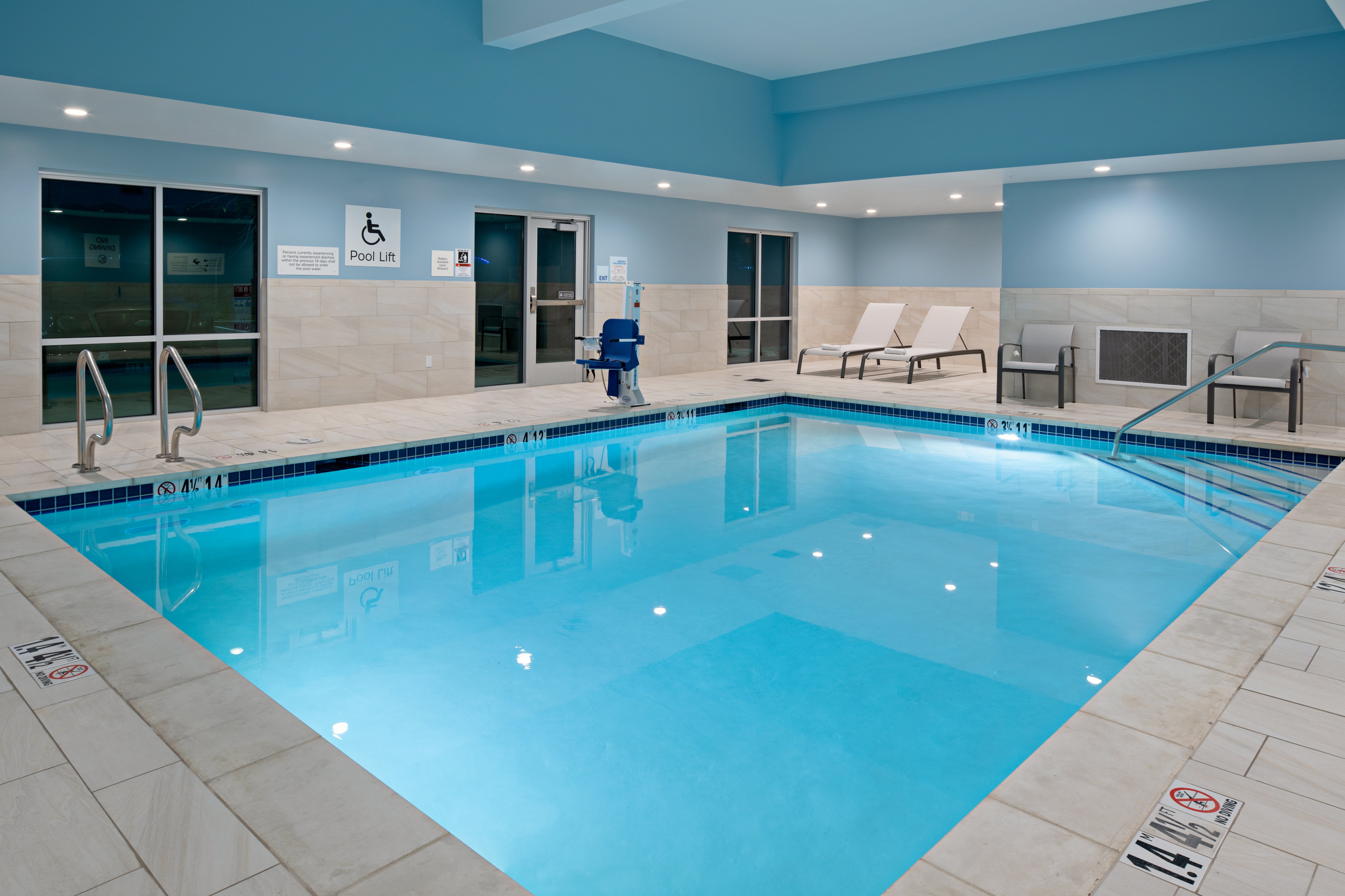 Holiday Inn Express & Suites - Hollister, an IHG Hotel 20/40
