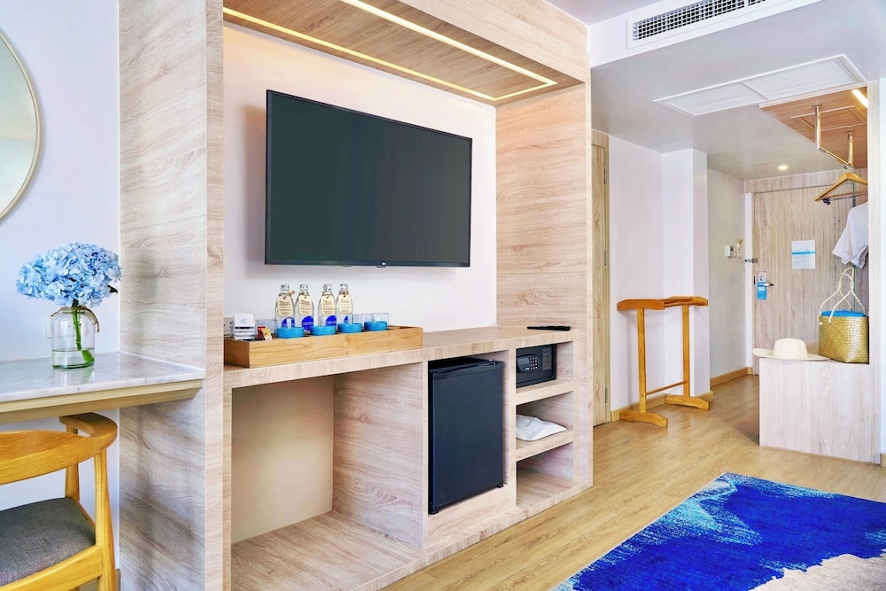 Liv Hotel Phuket Patong Beachfront 63/69