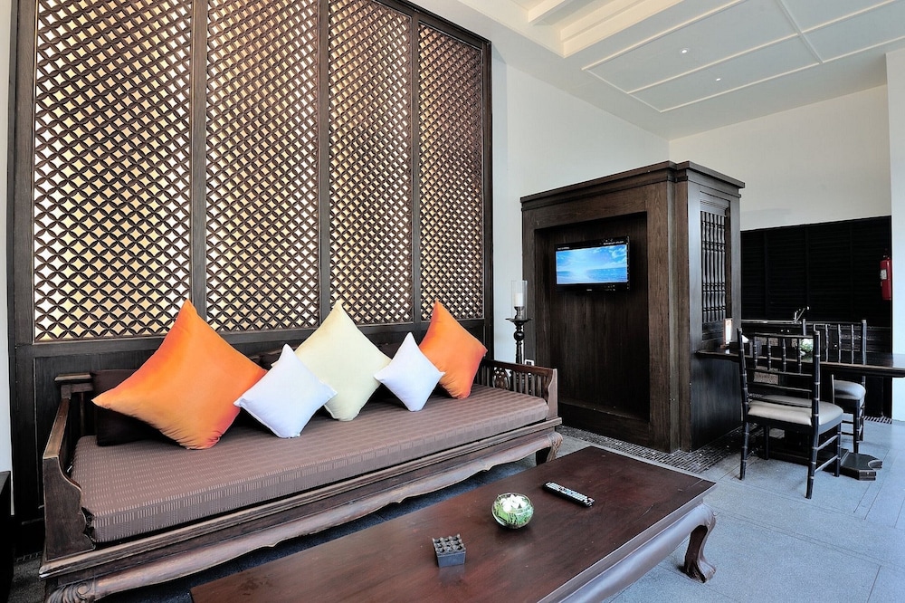 Malisa Villa Suites 79/87