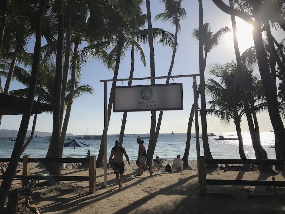 Grand Blue Beach Hotel 71/77