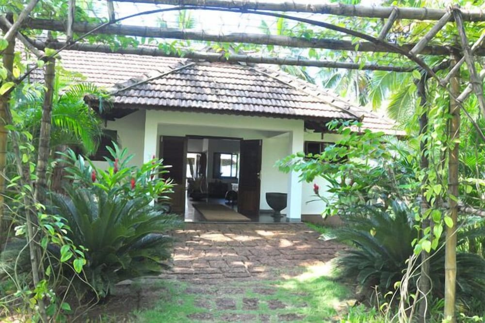 KANAN BEACH RESORT 36/44