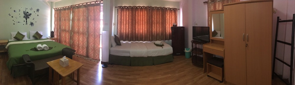 Phunyanuch Hotel 49/50