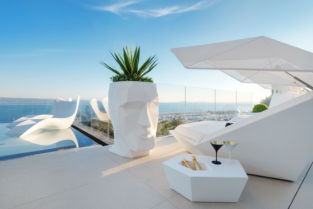 All Suites Hotel Posh 65/65