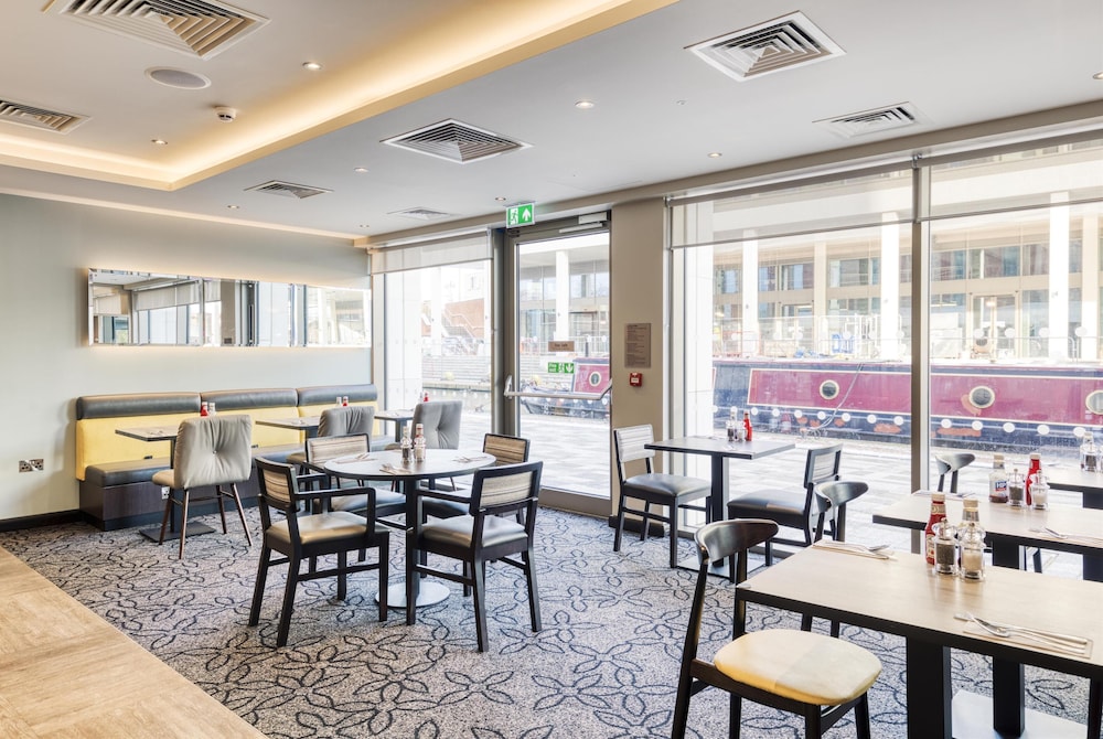 Premier Inn Banbury Town Centre (Castle Quay) hotel 38/50