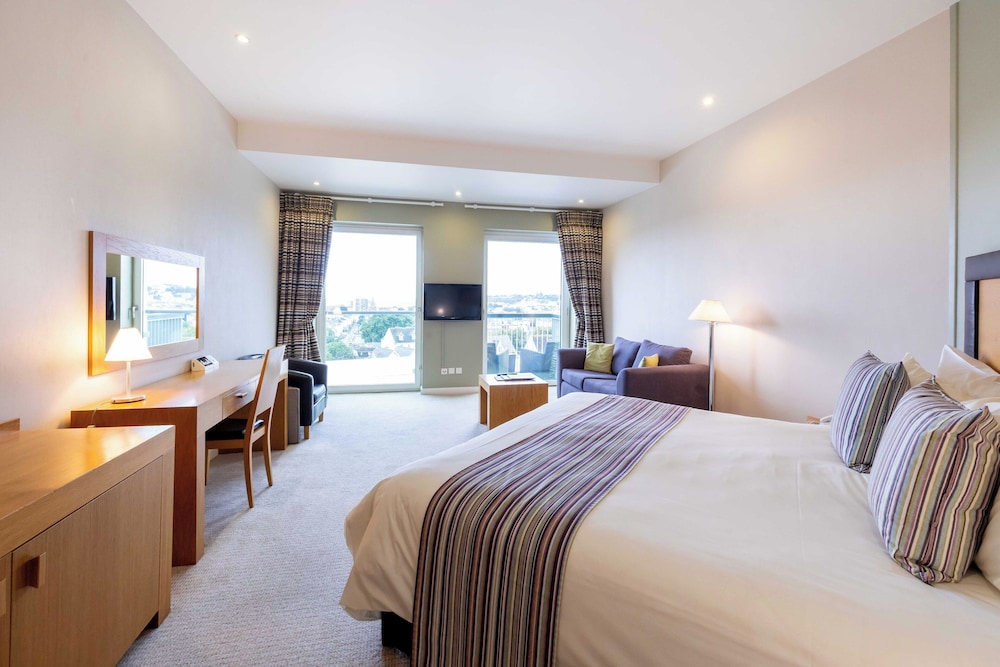 PREMIUM, DOUBLE OR TWIN BED, BALCONY