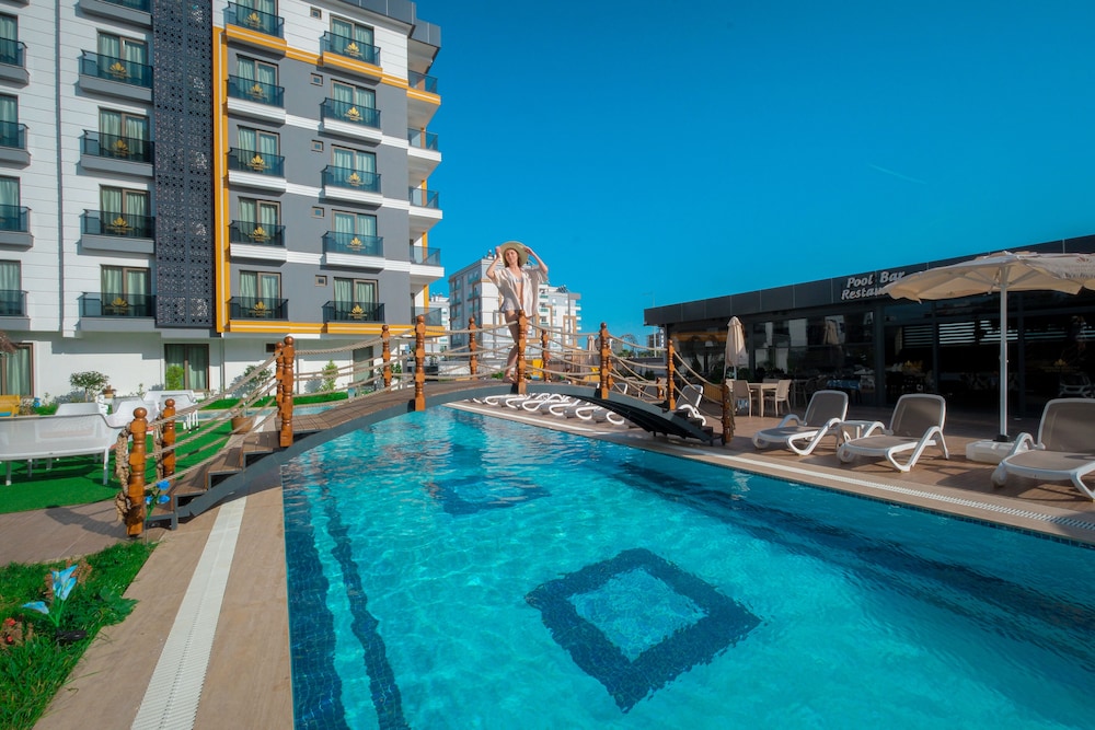 Elysium Deluxe Suites 44/50
