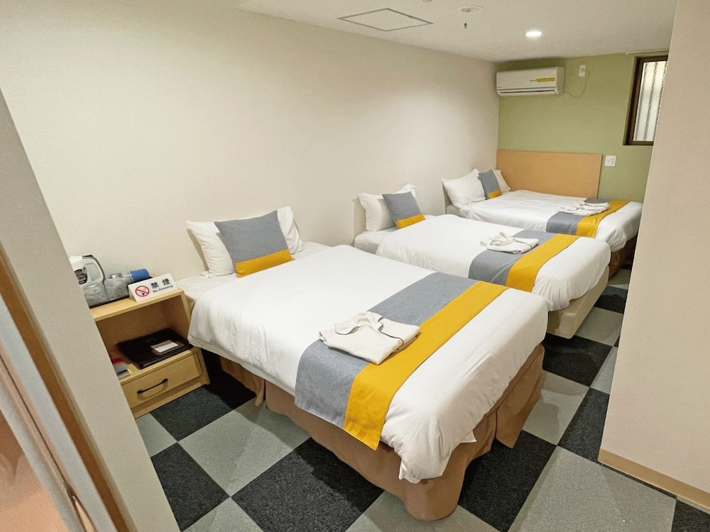 Room, Triple, Twin Beds