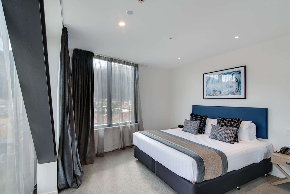 2 BEDROOMS, APARTMENT, LAKE VIEW