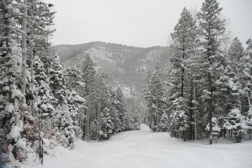 Sipapu Ski and Summer Resort 24/28
