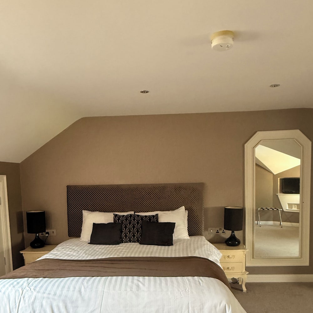 Executive, Suite, Queen Bed, Garden View