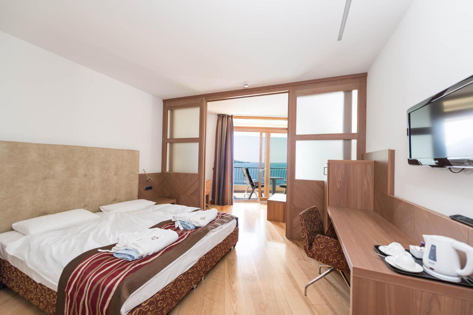 Inner, Junior Suite, Lake View, Jetted Tub