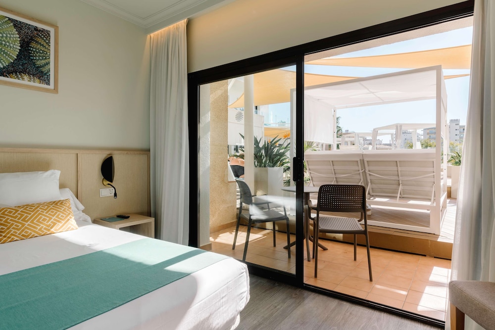 MY FAVORITE CLUB, PREMIUM, DOUBLE BED, TERRACE
