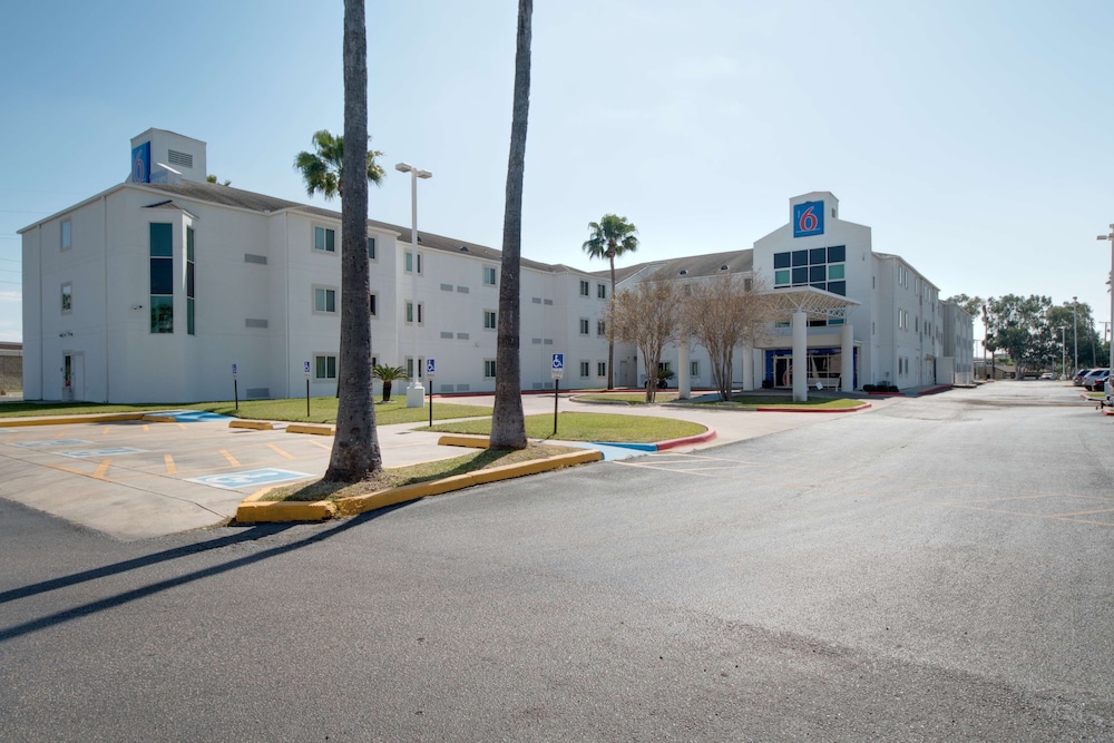 Motel6 Brownsville, TX 59/70