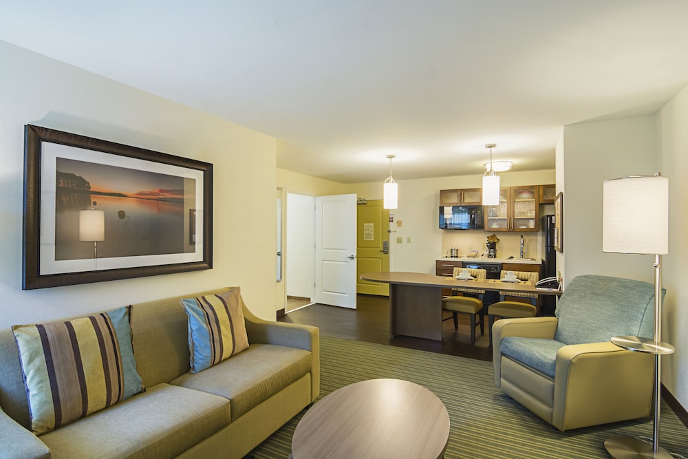 Candlewood Suites Pensacola University Area 35/58