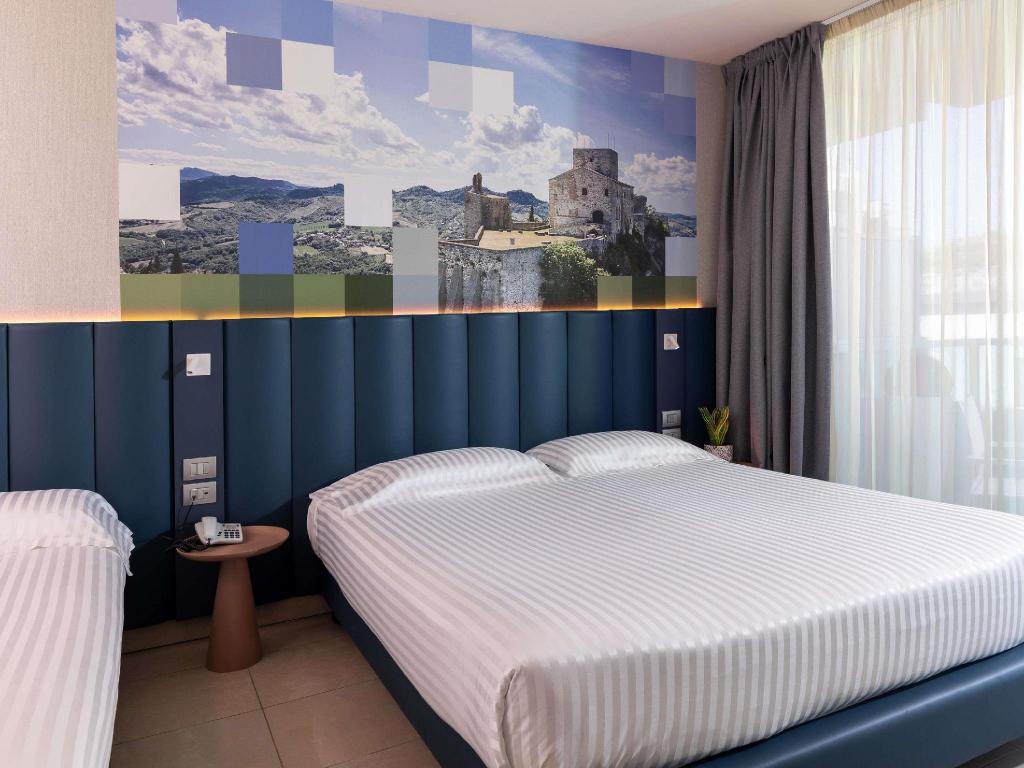 Superior, Double Bed, Lateral Side Sea View, Sofa, Balcony، MERCURE RIMINI ARTIS 3/9