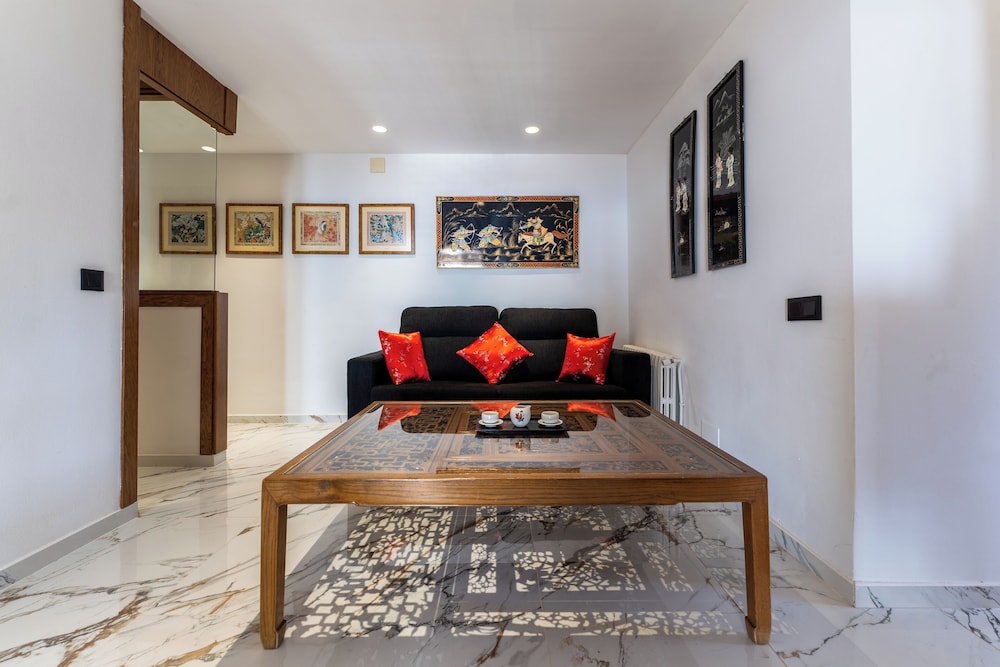 Hotel Roger de Flor by Seleqtta 7/66