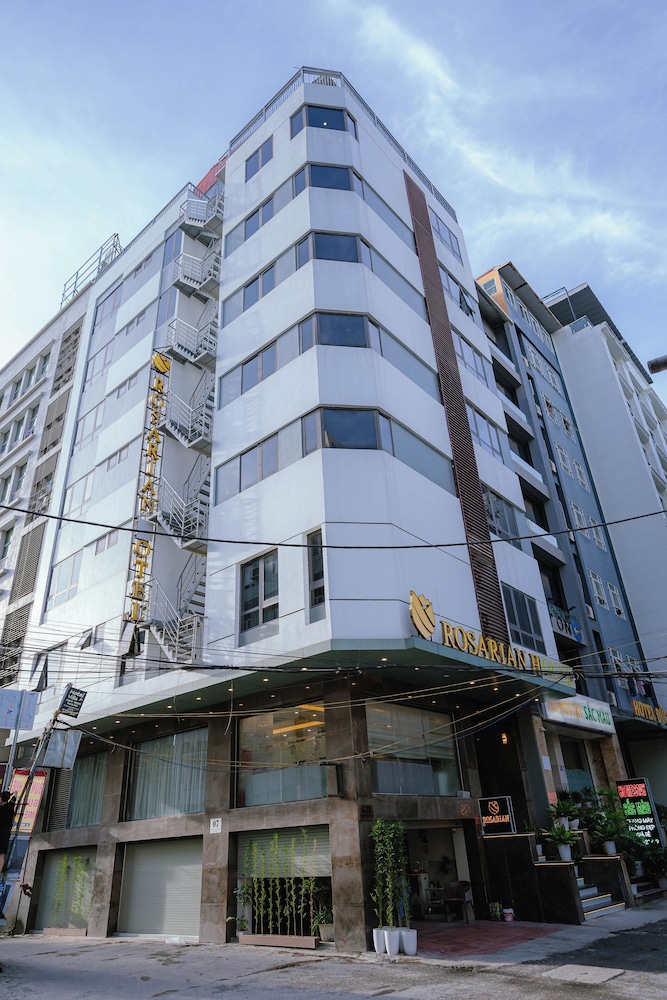 Rosarian Hotel 3/40