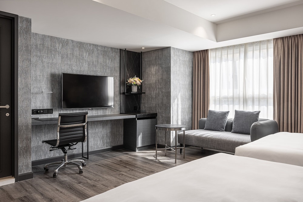 Lakeshore Hotel Metropolis I 36/52
