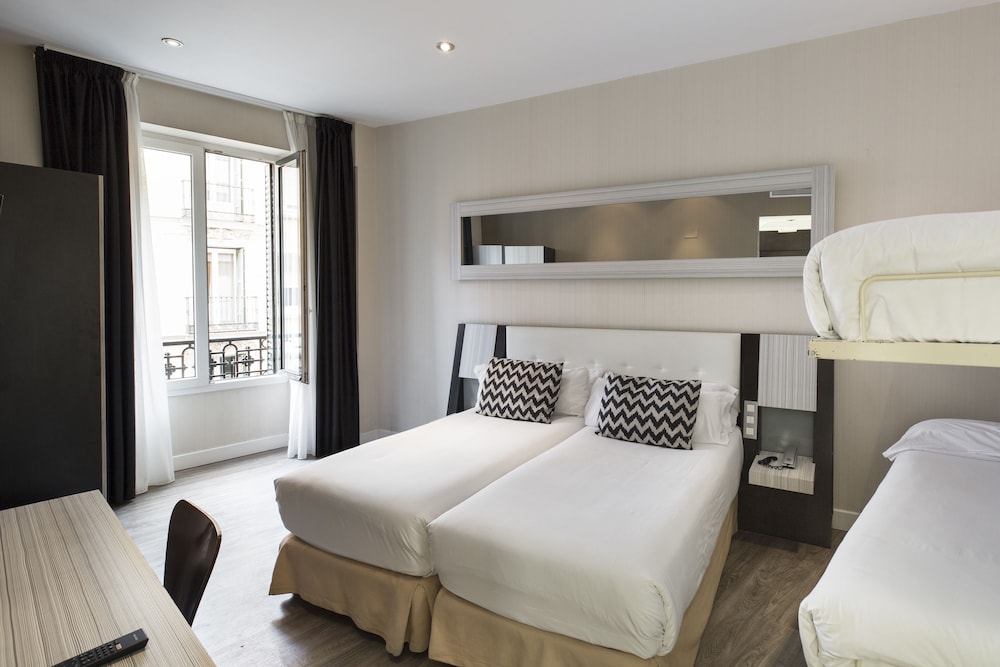 Petit Palace Triball 28/65