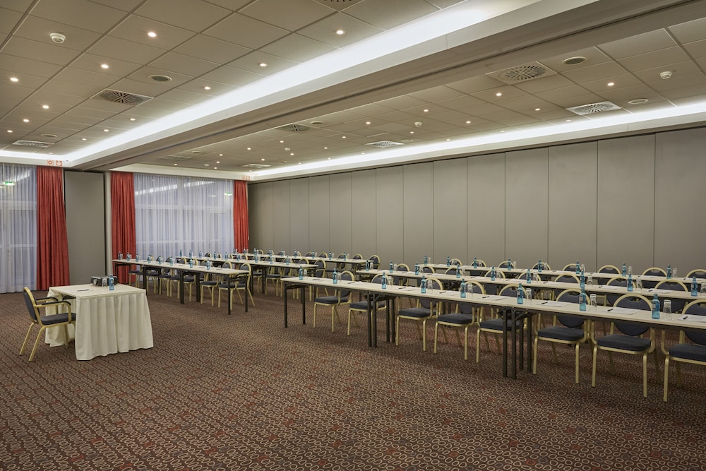 H+ HOTEL LEIPZIG HALLE 48/54