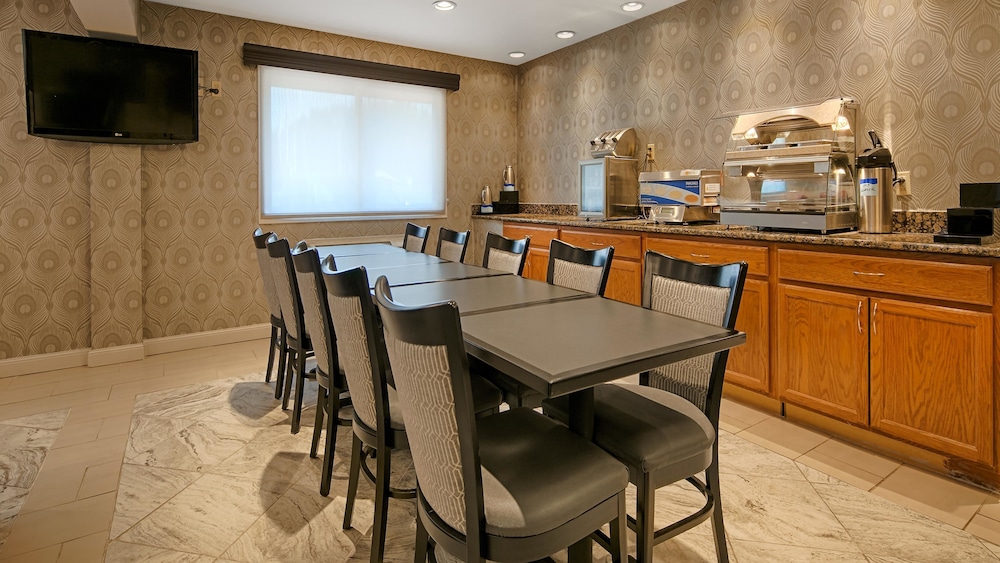 Best Western Riverside Inn 20/23