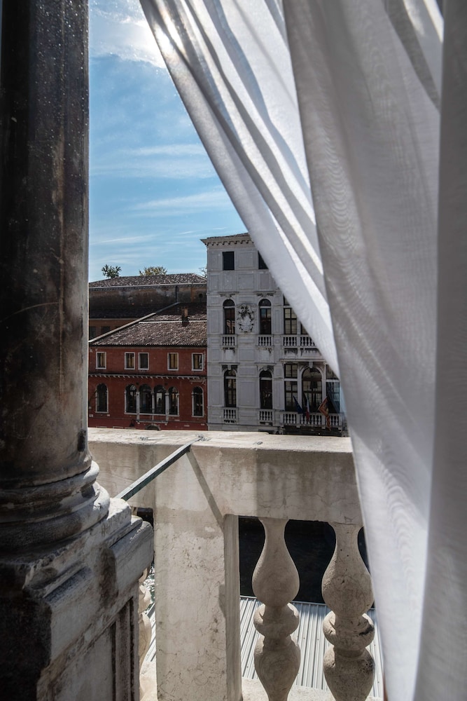 Radisson Collection Hotel, Palazzo Nani Venice 43/77