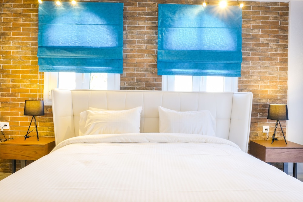 2 BEDROOMS, SUITE, POOL VIEW