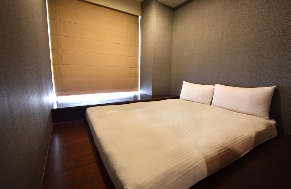 The Galerie Hotel 12/47
