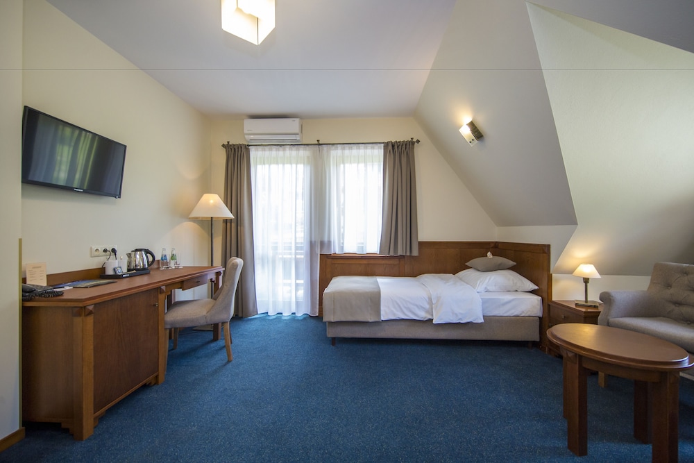 REDYK HOTEL 10/49