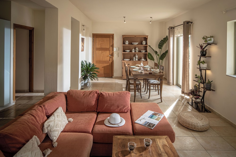 Istron Villas 36/50