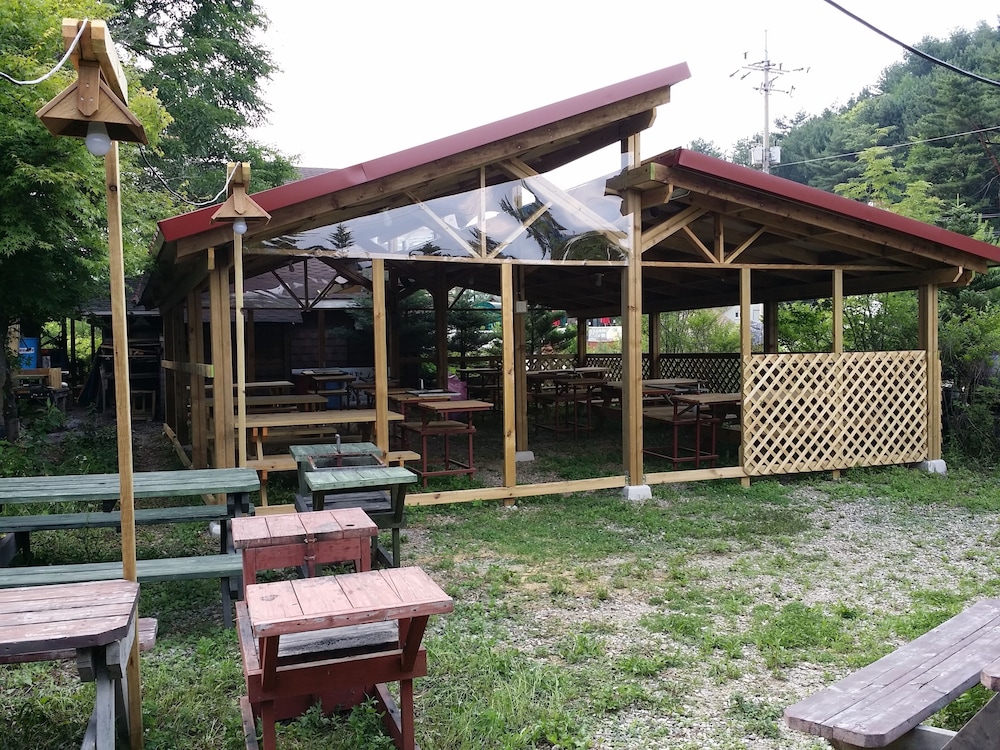 White Cabin 6/60
