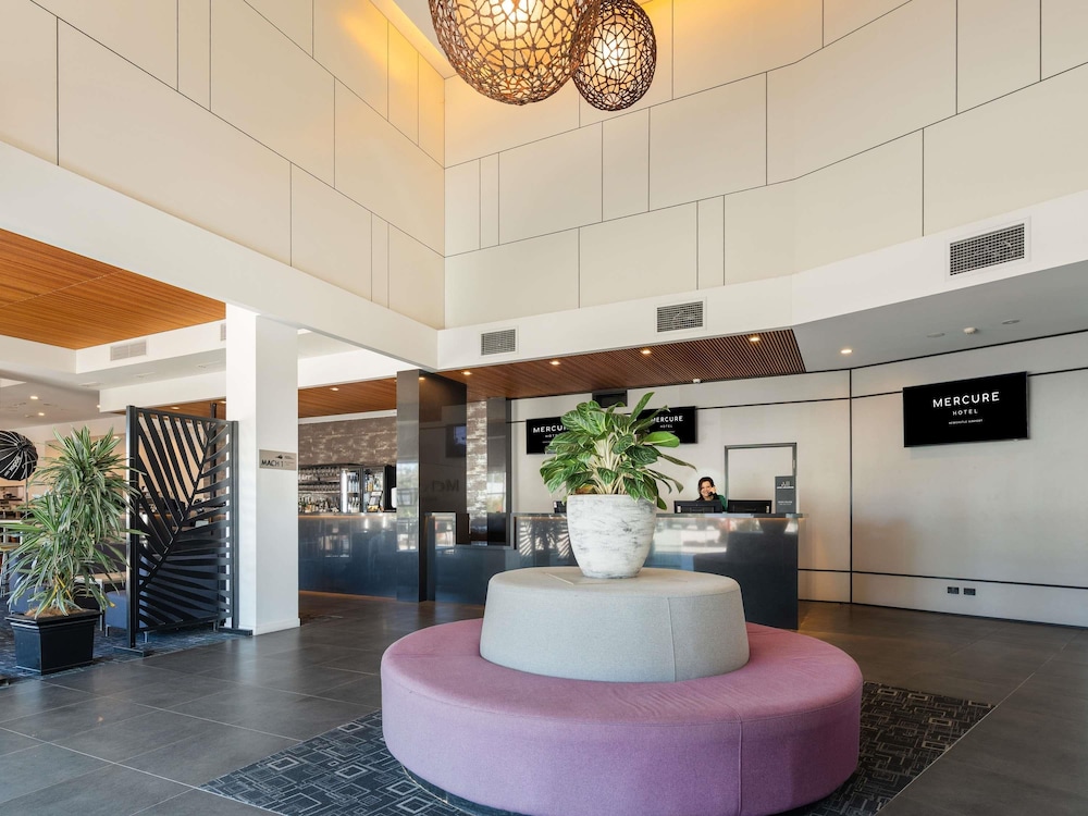 Mercure Newcastle Airport 9/50