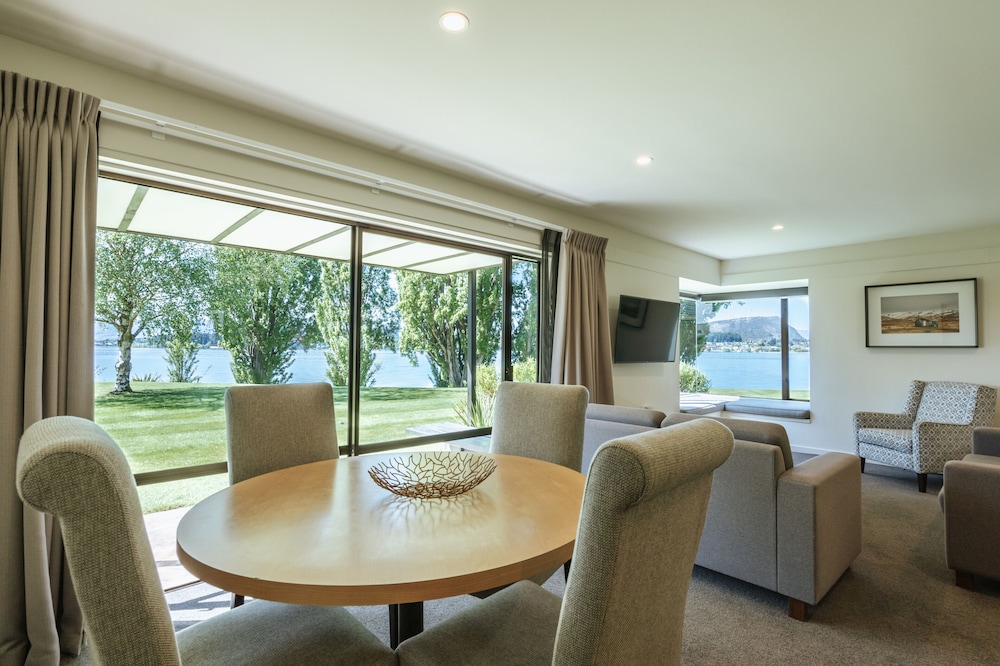 Edgewater Hotel 26/52