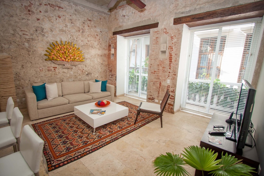 CASA CLAVER LOFT BOUTIQUE HOTEL 56/68