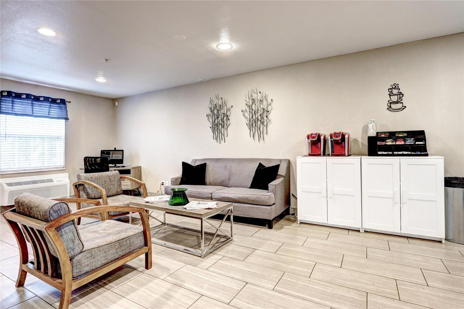 Suburban Studios Westminster Denver North 22/33