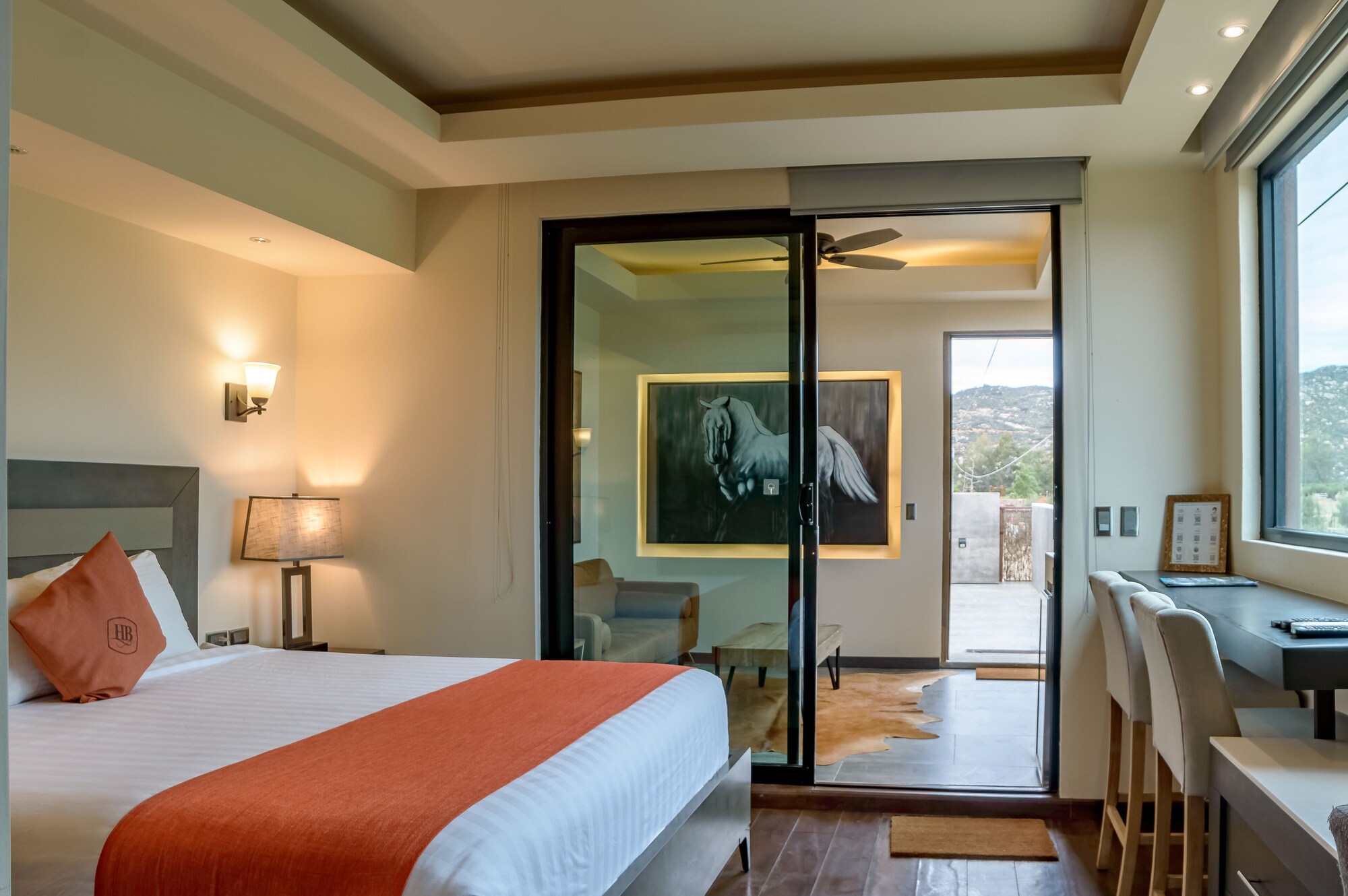 PENTHOUSE, KING BED