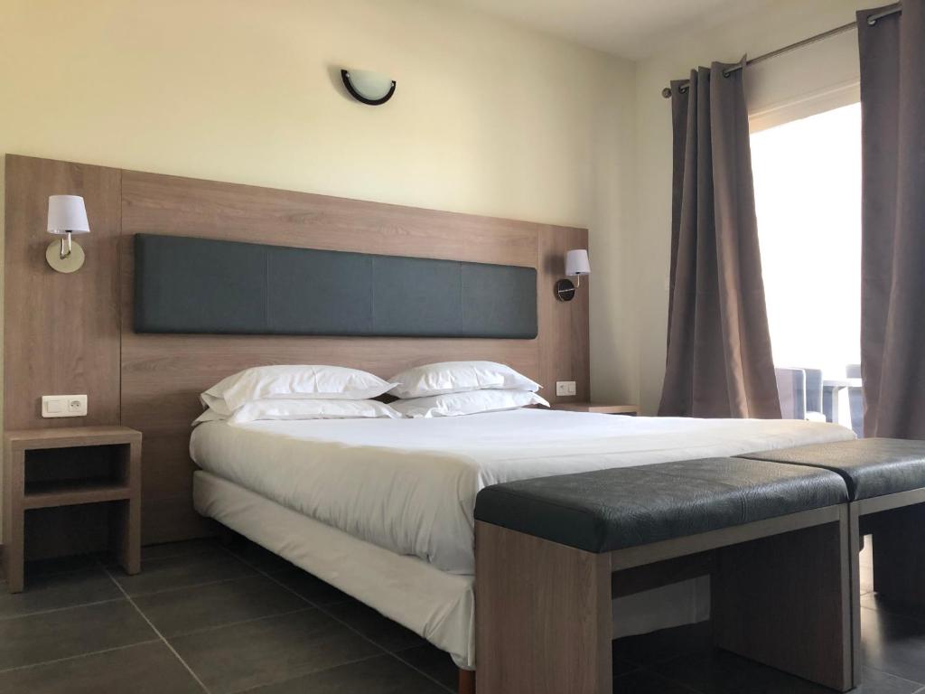 Deluxe, Sea View