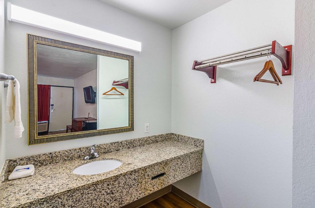 Motel6 Troy, AL 29/35