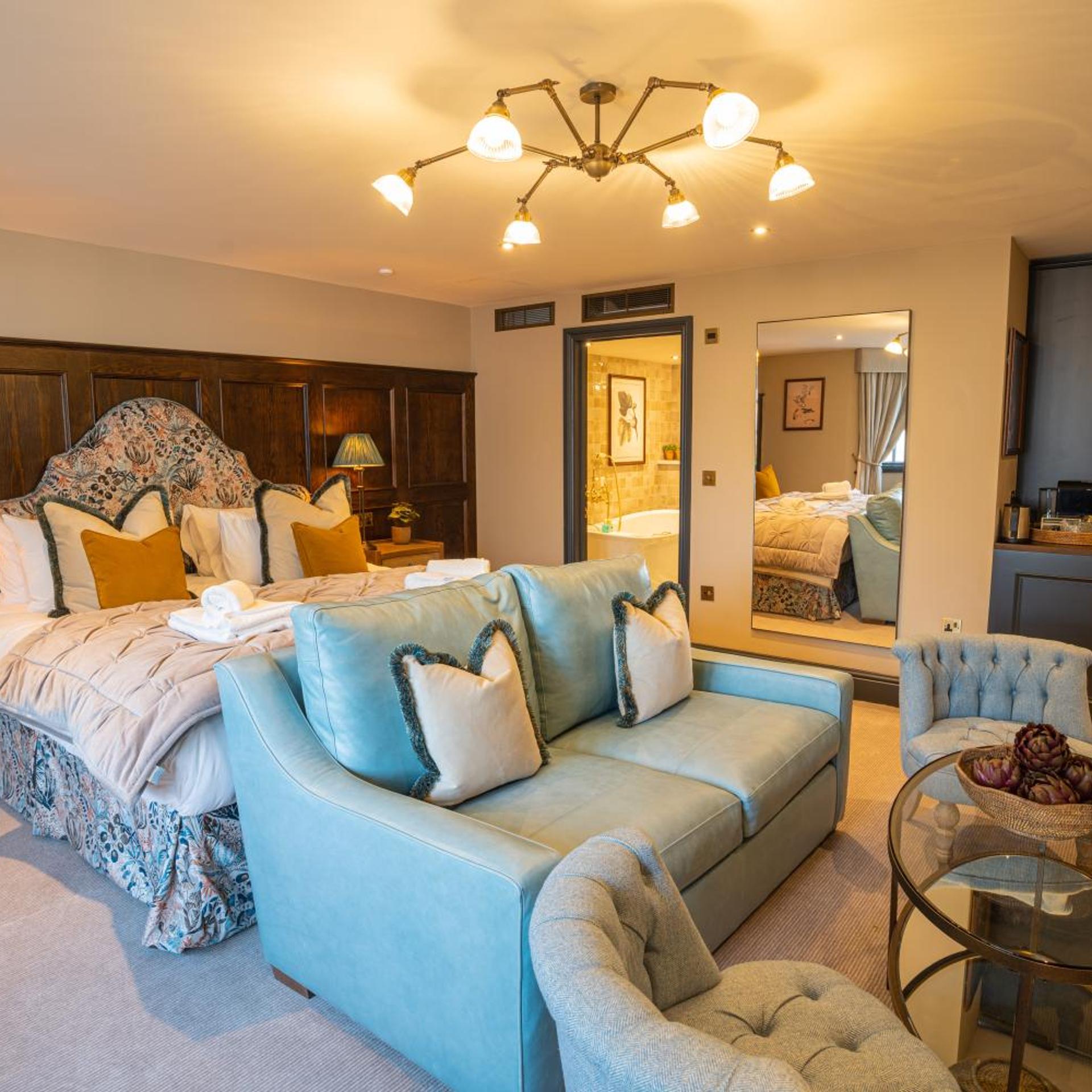 Salisbury Arms Hotel 38/54