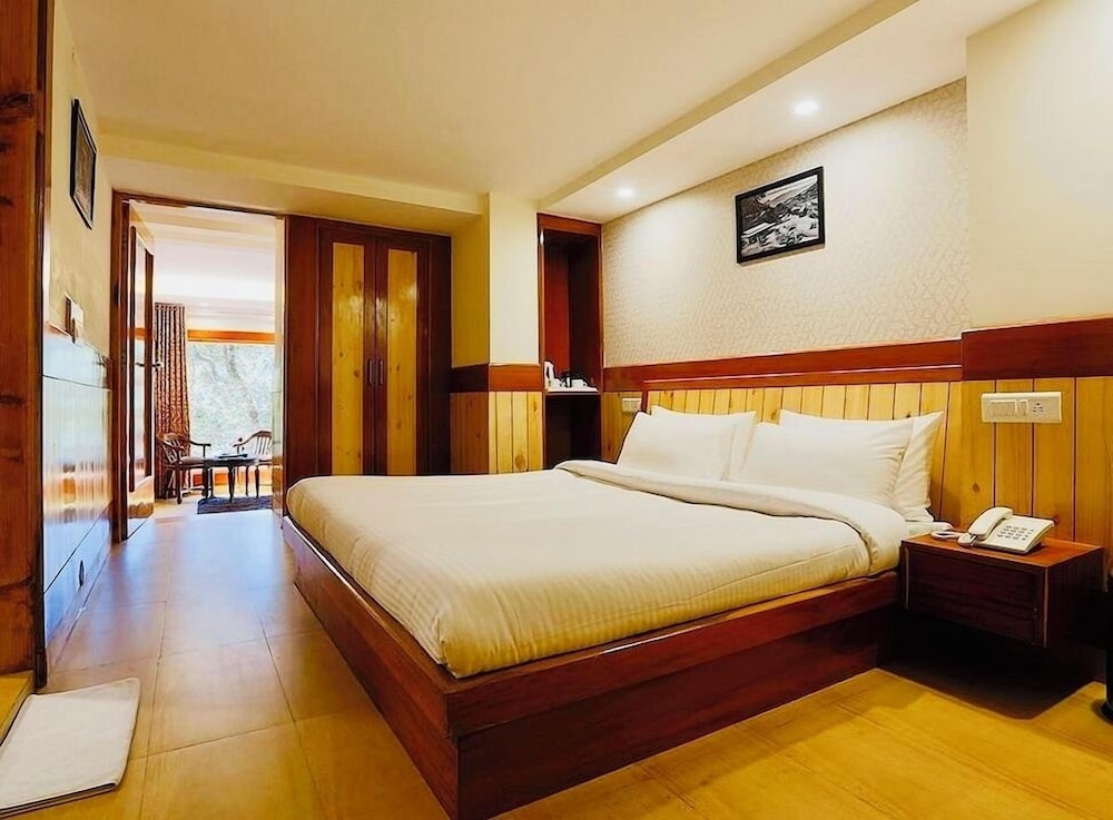 Family Suite, 2 Queen Beds, Valley View