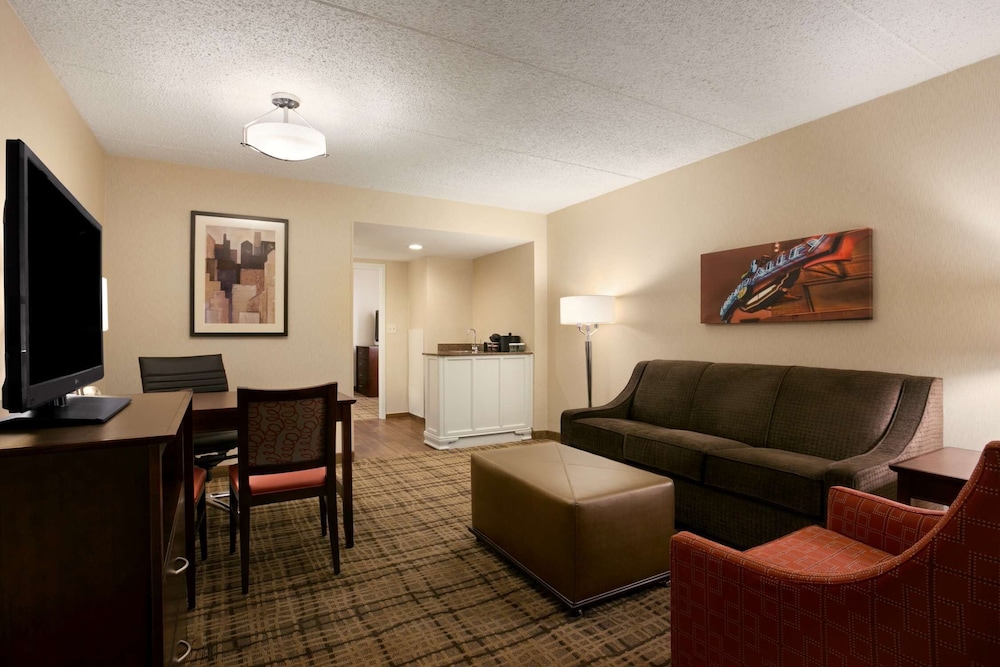 Embassy Suites by Hilton Cleveland Beachwood 22/55