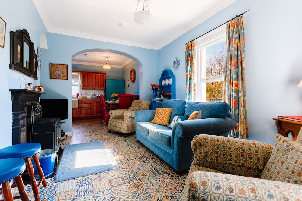 Brookhall Cottages 28/50