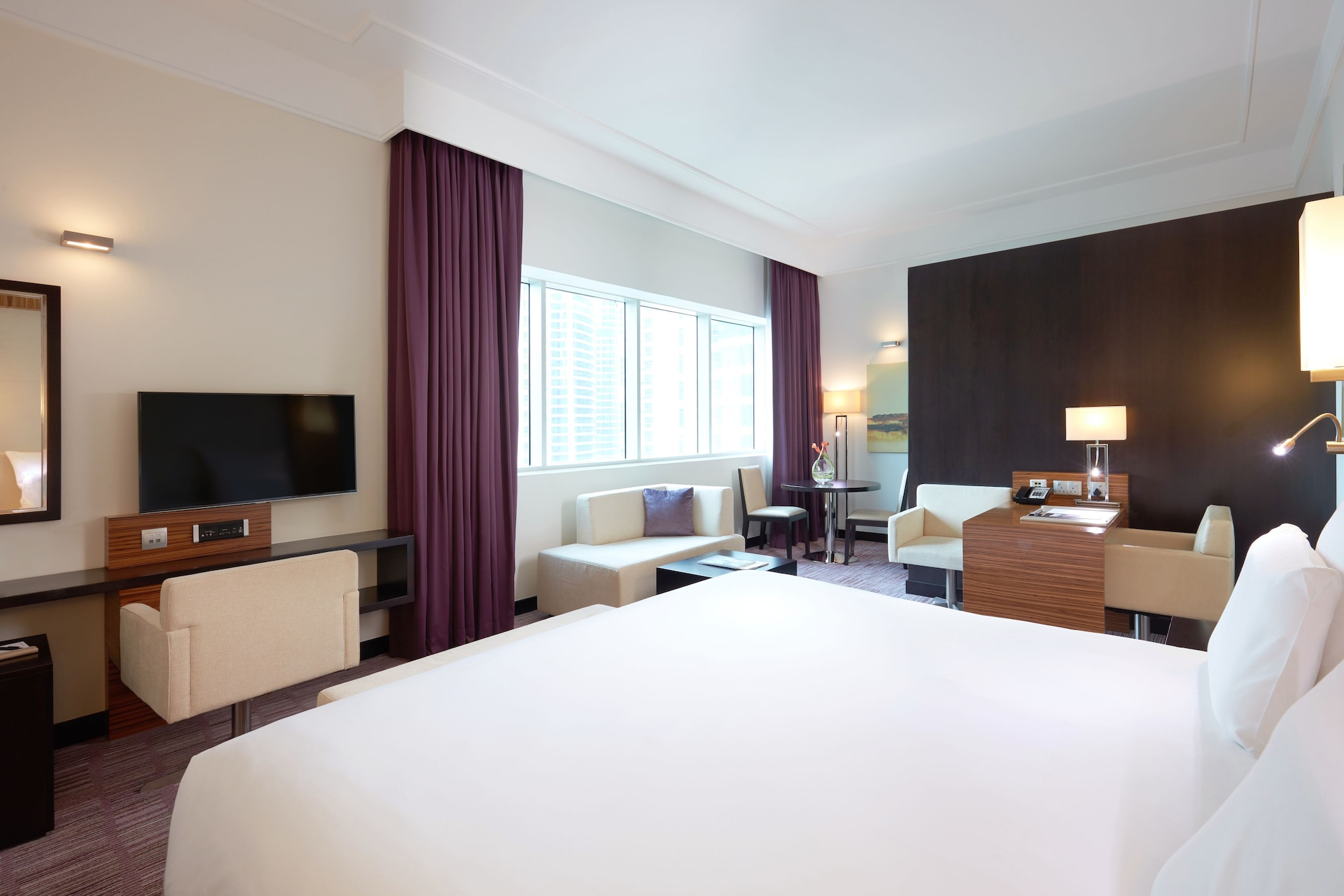 DELUXE, KING BED
