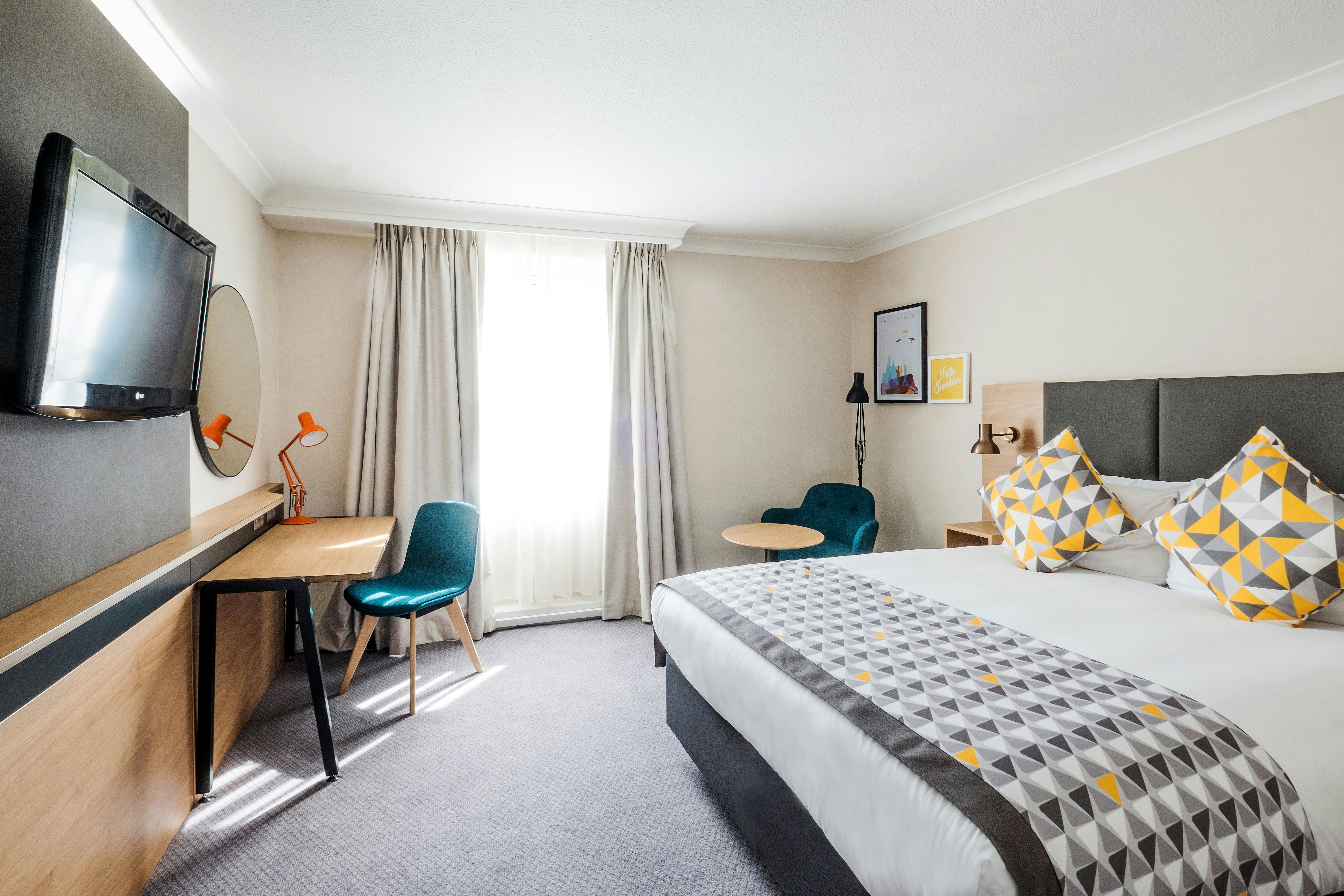Holiday Inn Farnborough by IHG 18/74