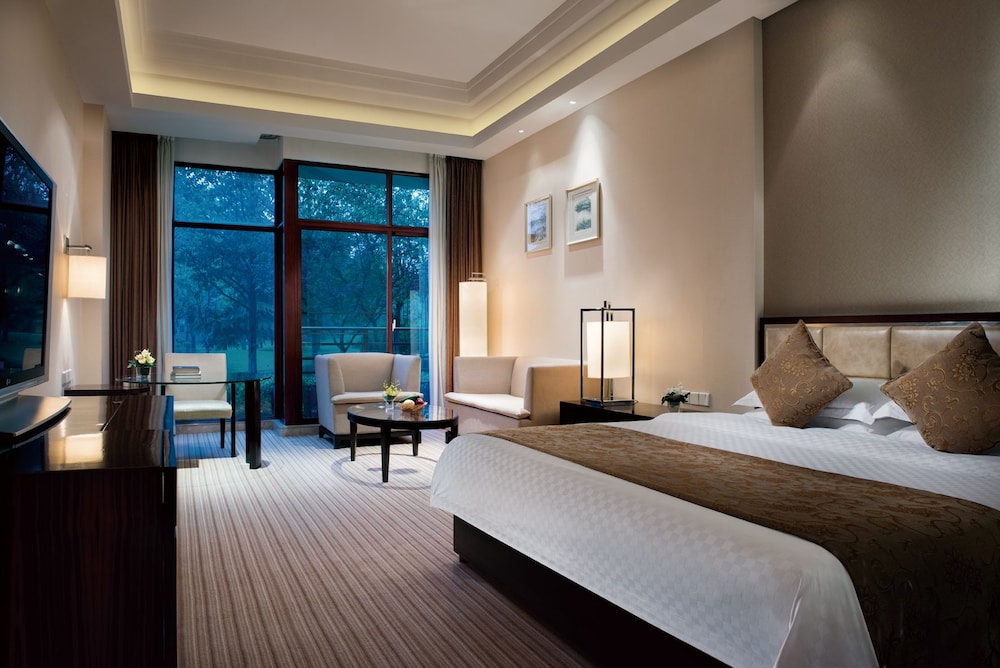 Jinling Riverside Hotel 8/39