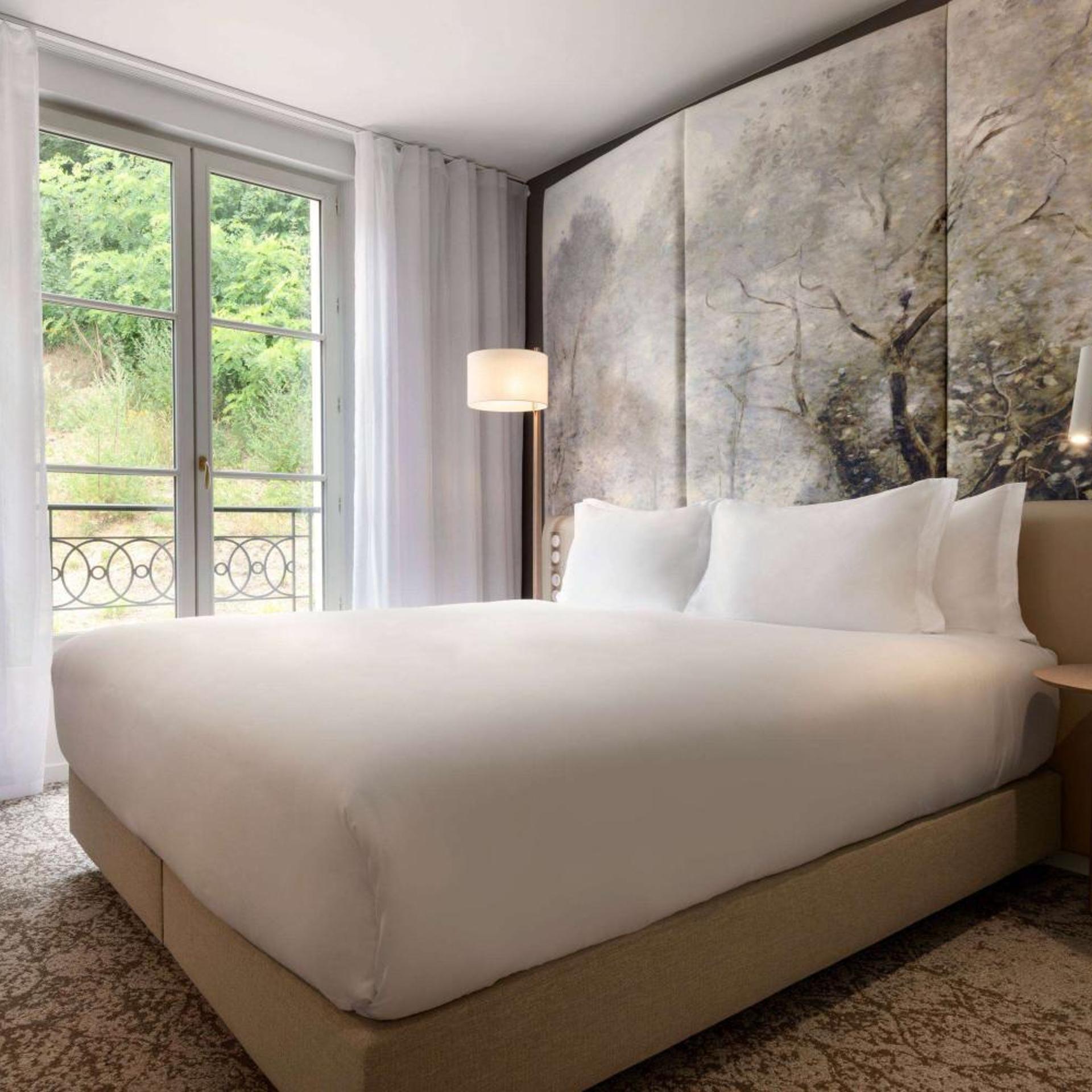 Spa, Classic, Queen Bed، Dolce by Wyndham Versailles - Domaine du Montcel 2/7