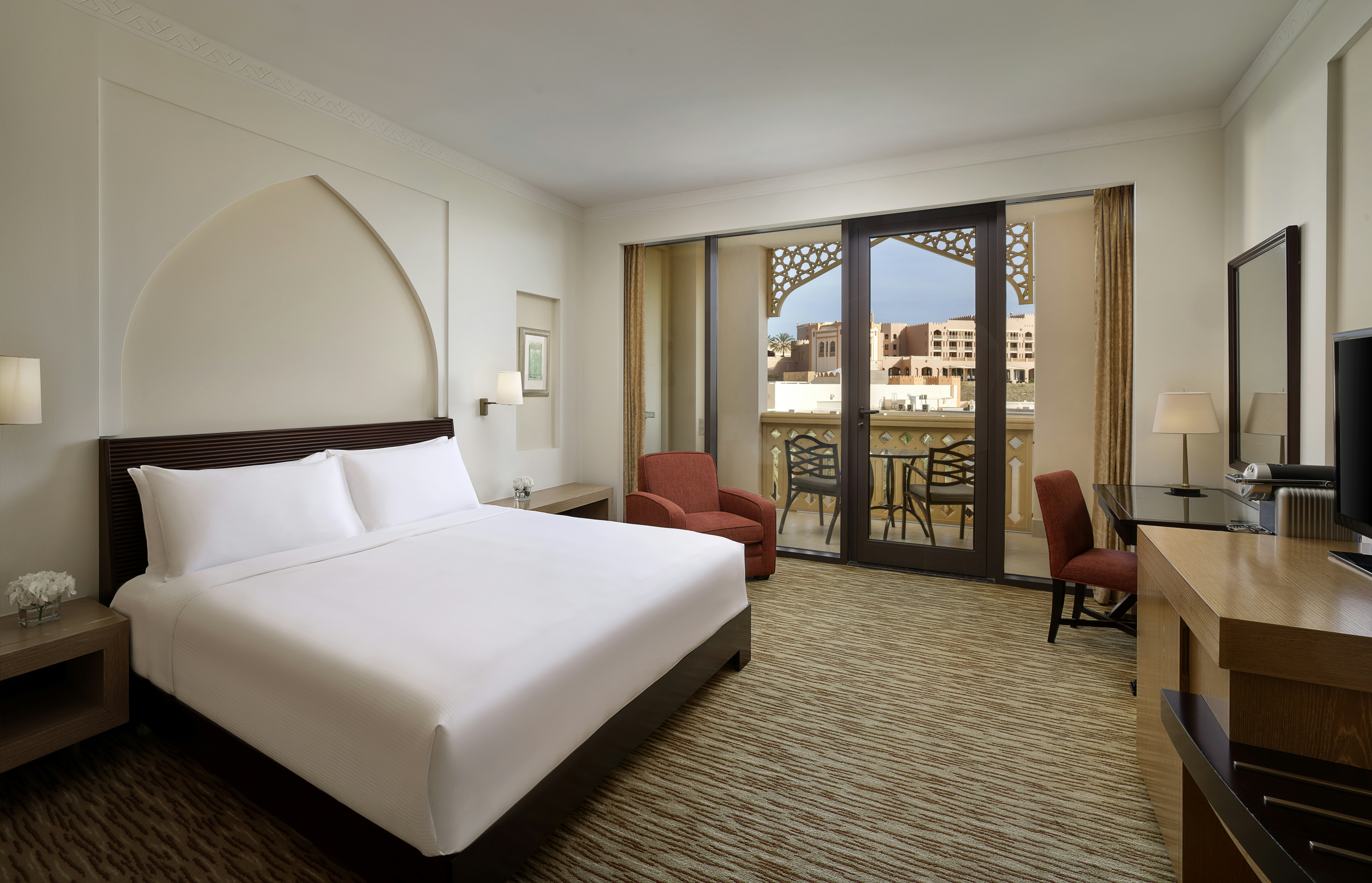 غرفة بسرير كينج، Hilton Muscat Al Bandar 4/8